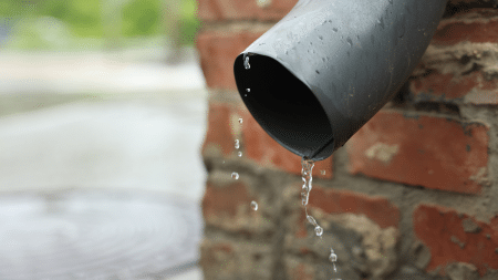 How Poor Yard Drainage and Failing Downspouts Cause Basement Water Problems